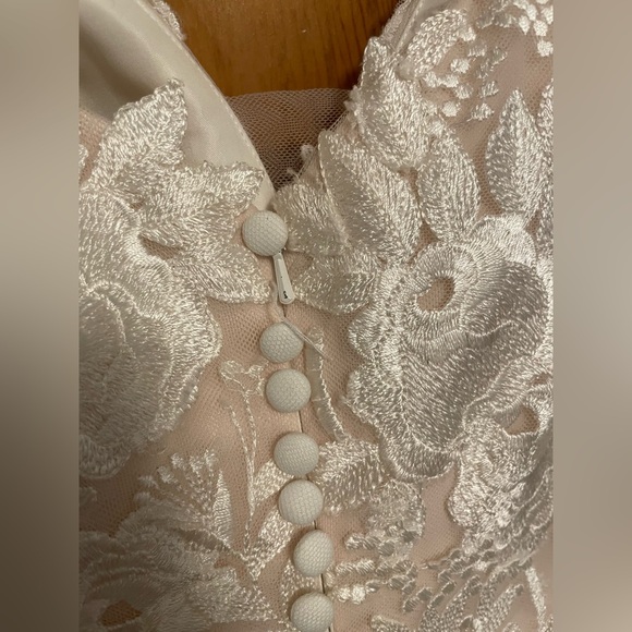 Avery Austin Trinity Wedding Dress Gown Sample Size 8 NWT - Picture 7 of 10